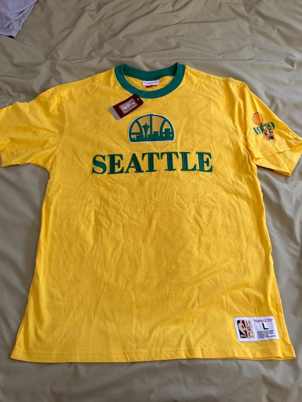 Mitchell & Ness Seattle SuperSonics NBA Hardwood Classics Ringer Tee